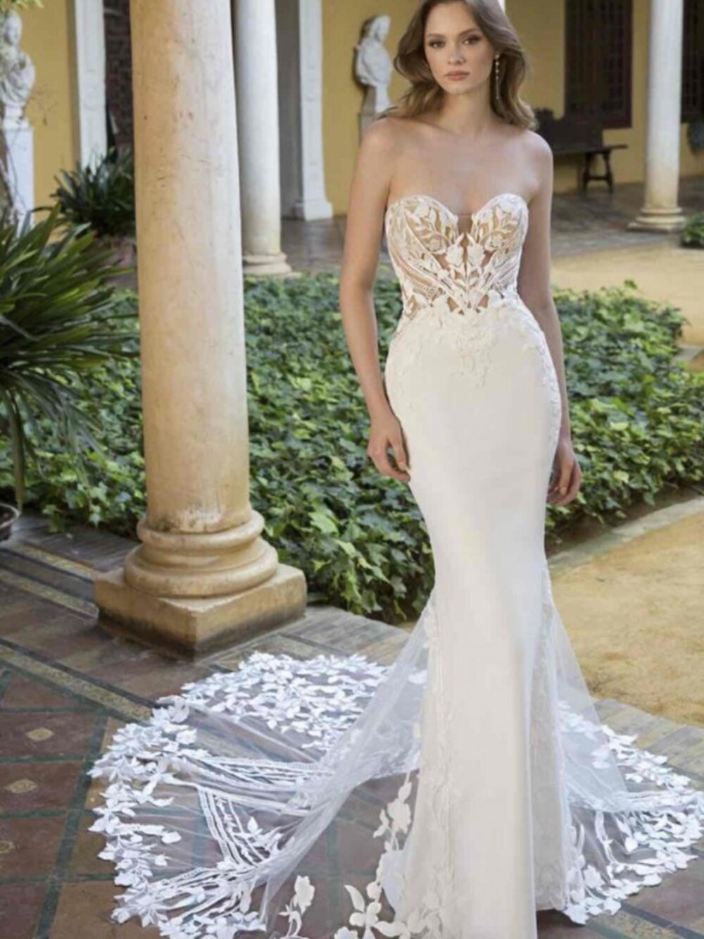 Blue by Enzoani Ivory Wedding Dress - Picture 2 of 2